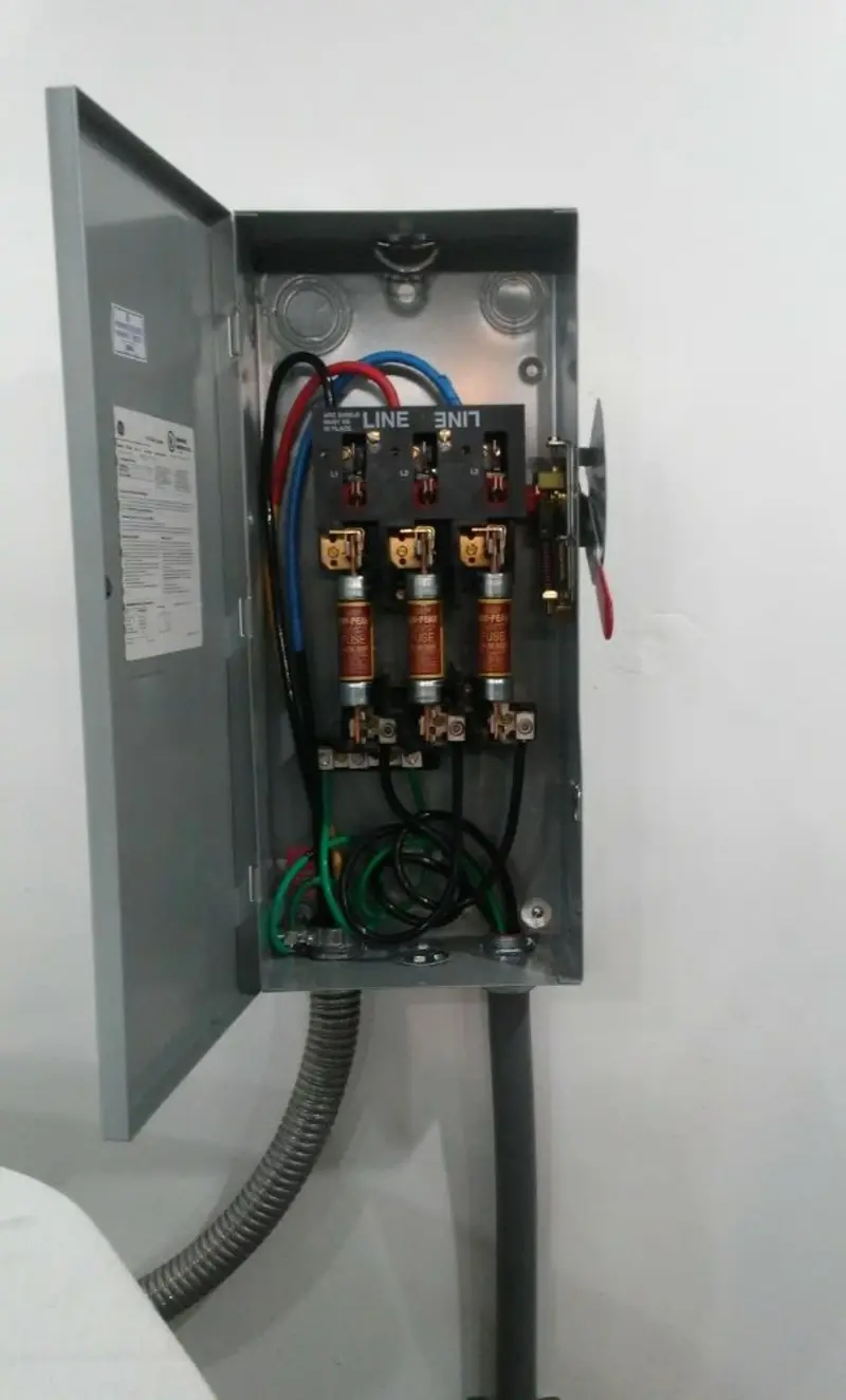 Three-phase disconnect switch installed for Smoke Detector Installation in West Point